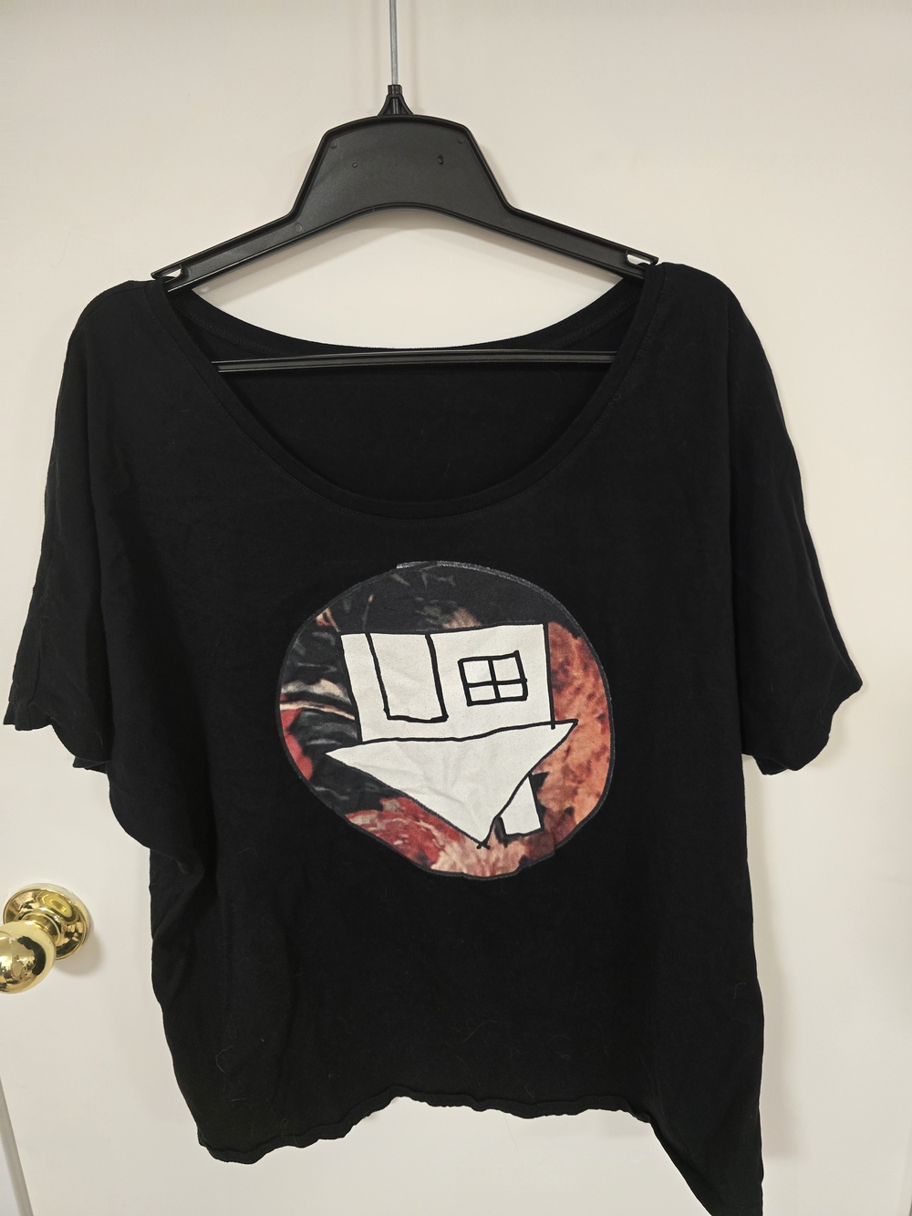Black The Neighborhood Graphic Scoop Neck Women's Top